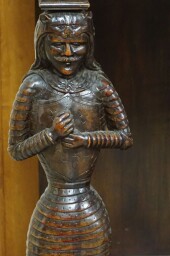 Staožitný kredenc